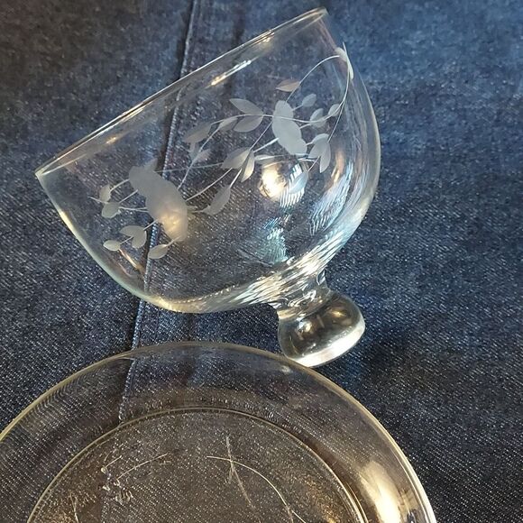 Dome covered butter dish cheese dish etched glass vintage - Picture 5 of 11